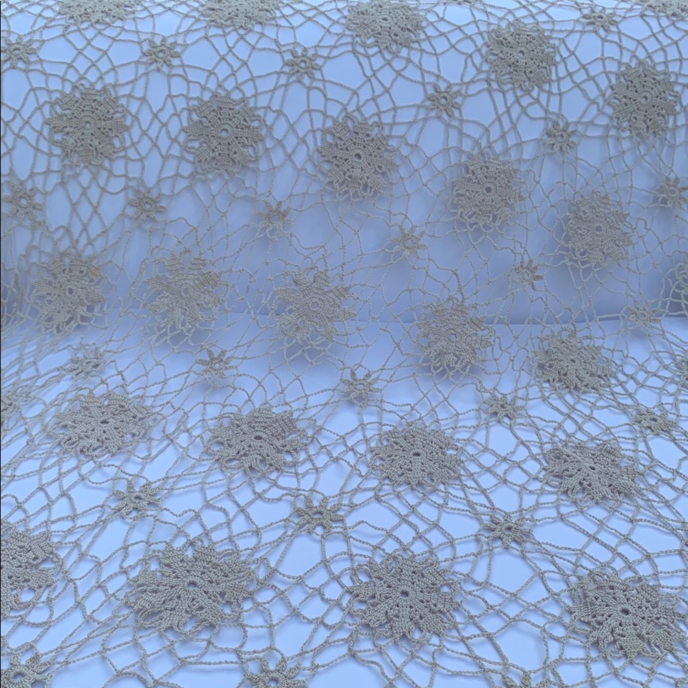 Vintage Lace Throw Blanket - Beige Floral Design